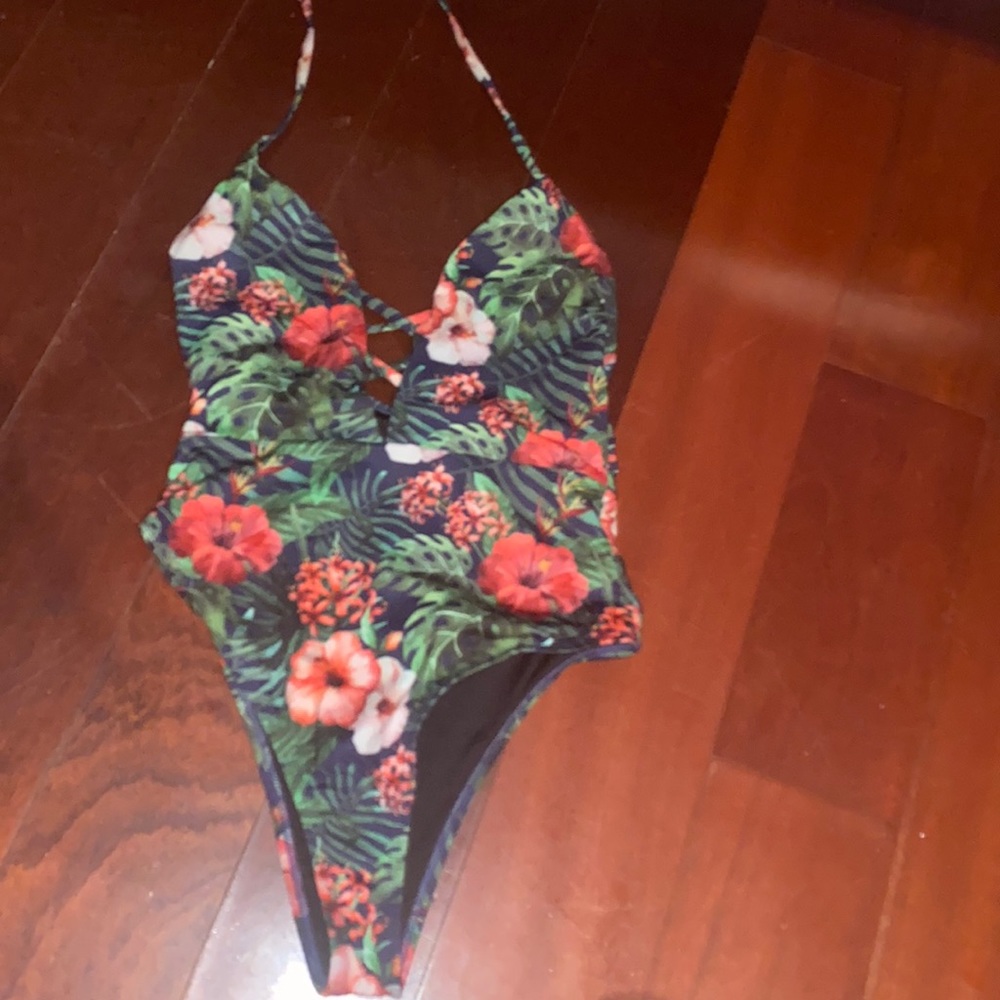 One piece swim
